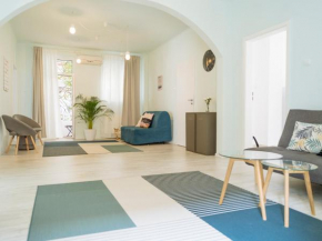 Spacious & Quiet - City Center - 2BR Apartment